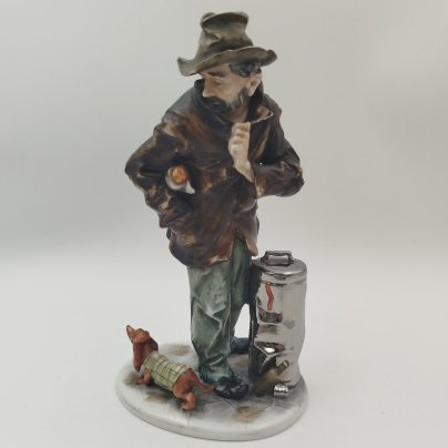 Статуэтка "Бродяга с таксой", фарфор, роспись, Италия, 1980-2000 гг.
