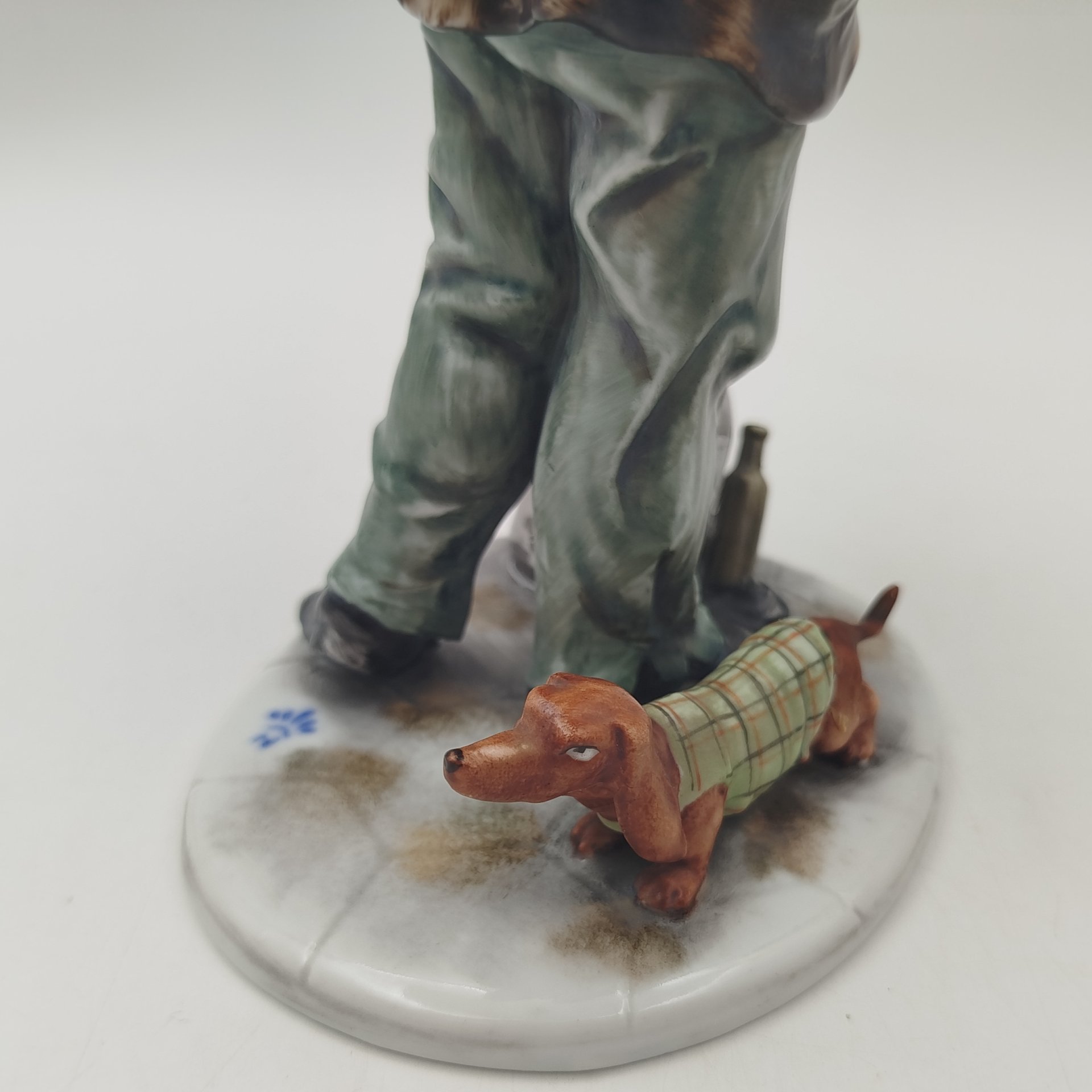 Статуэтка "Бродяга с таксой", фарфор, роспись, Италия, 1980-2000 гг.