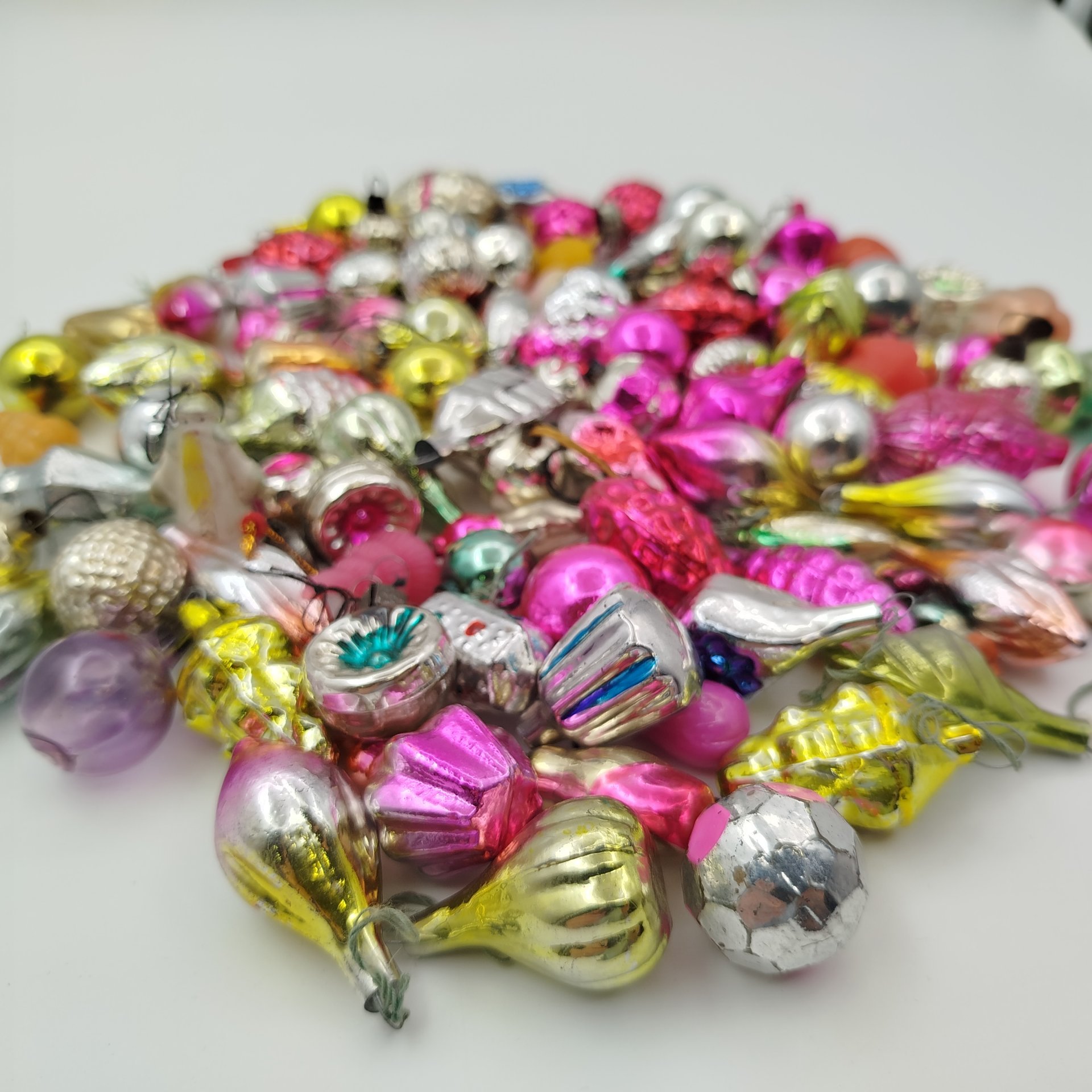 Набор из 94-х различных миниатюрных ёлочных игрушек, стекло, краска, металл, пластик, СССР, 1960-1980 гг.