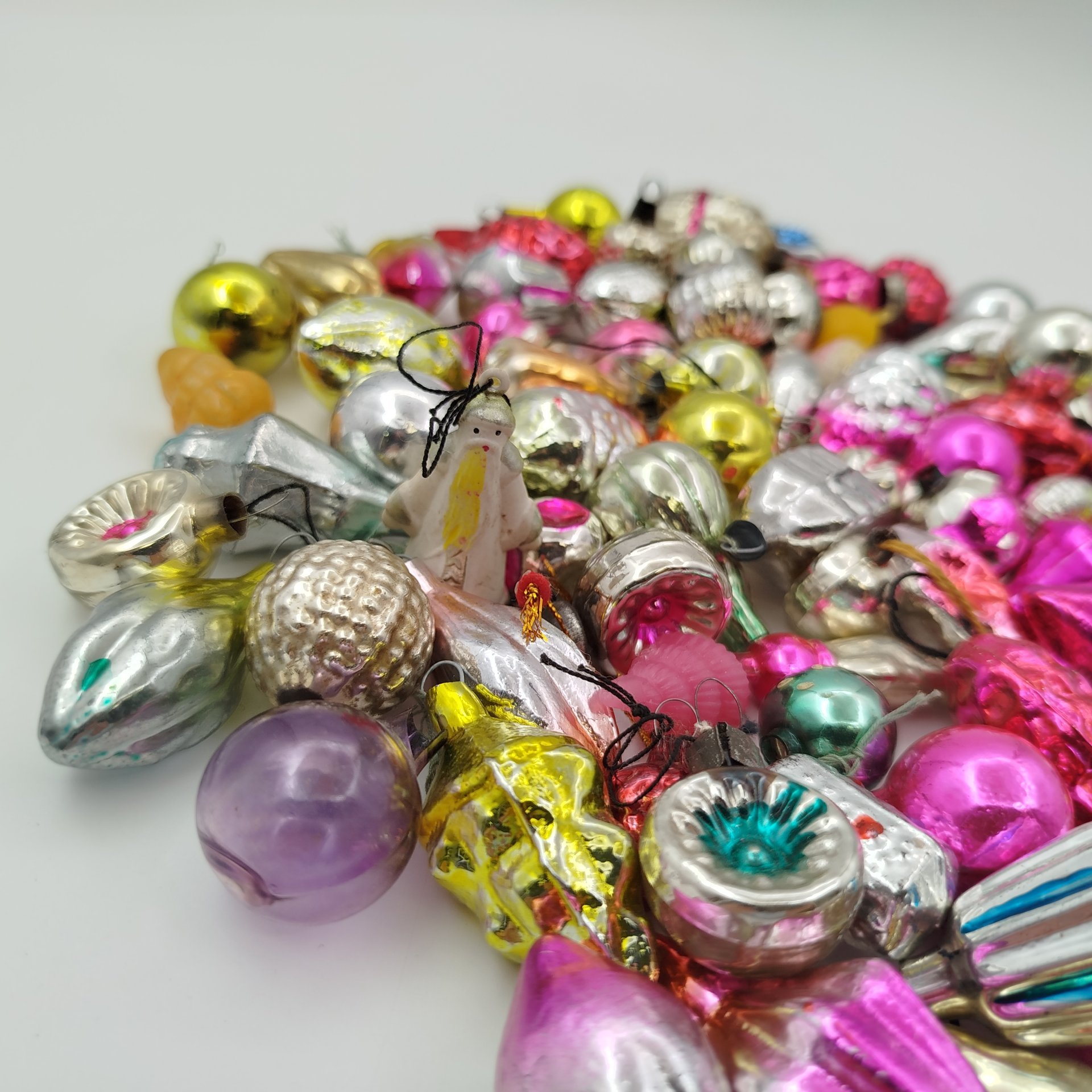 Набор из 94-х различных миниатюрных ёлочных игрушек, стекло, краска, металл, пластик, СССР, 1960-1980 гг.