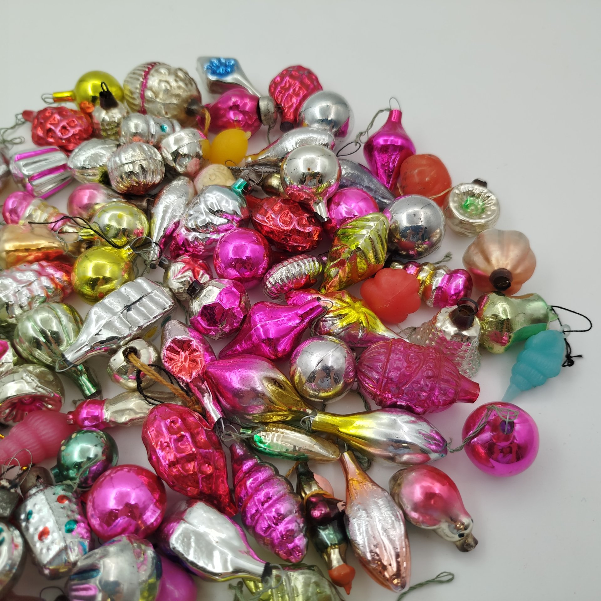 Набор из 94-х различных миниатюрных ёлочных игрушек, стекло, краска, металл, пластик, СССР, 1960-1980 гг.