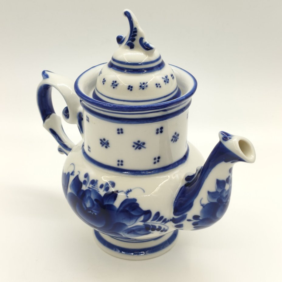 Чайник заварочный "Голубка" с цветочным декором, авт. Рогов, р. Булычева, фарфор, роспись, Гжельский фарфоровый завод, Российская Федерация, 2000-2020 гг.