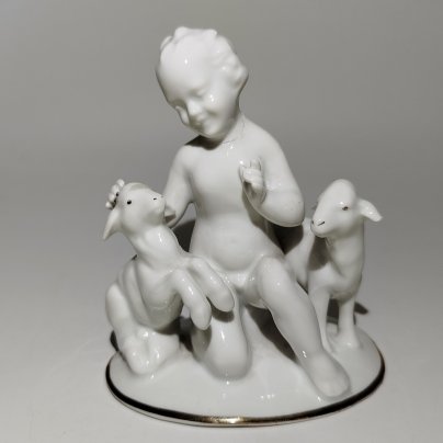 Статуэтка "Путти с барашками", фарфор, золочение, Gerold Porzellan Bavaria, Германия, 1950-1980 гг., Gerold Porzellan Bavaria