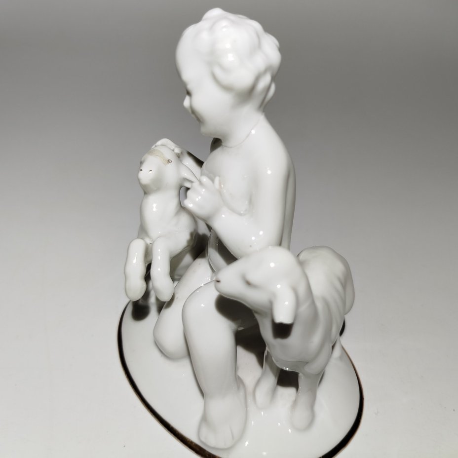 Статуэтка "Путти с барашками", фарфор, золочение, Gerold Porzellan Bavaria, Германия, 1950-1980 гг., Gerold Porzellan Bavaria