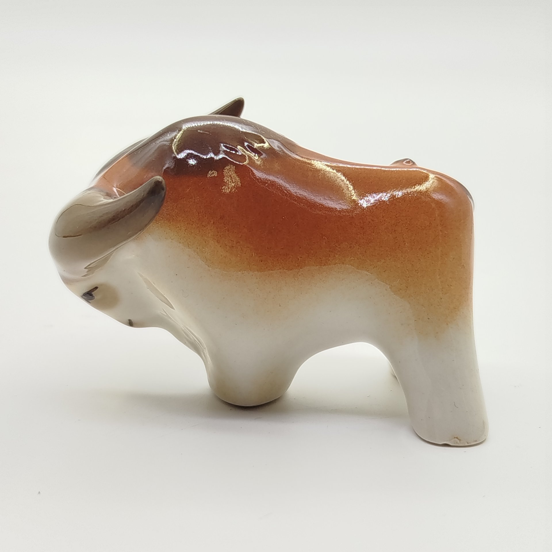 Статуэтка "Бык" из серии "Календарный круг", скульптор Т.С. Линчевская