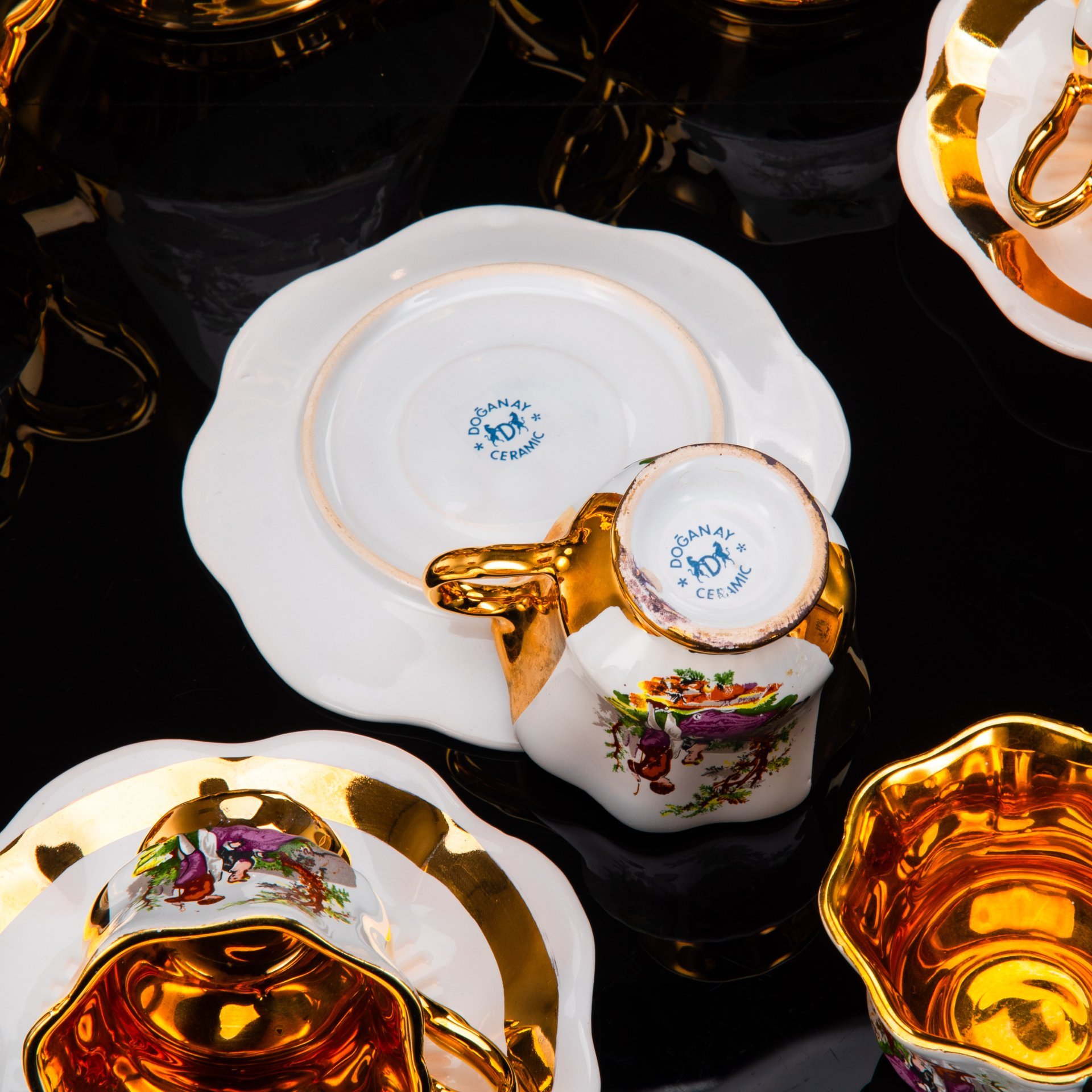 Сервиз кофейный "Мадонна" на 6 персон (15 предметов), Doganay Ceramic, керамика, глазурь, деколь, золочение, Турция, 1990-2010 гг.