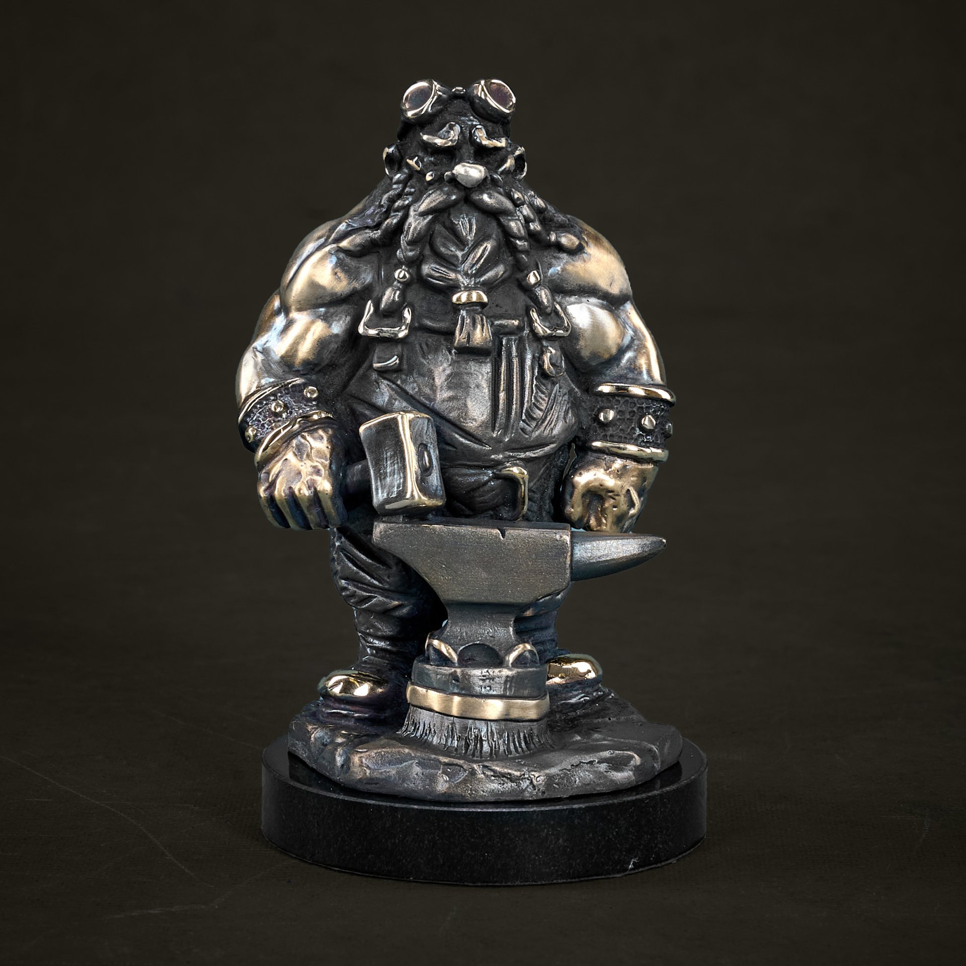 Статуэтка «Koval» ("Кузнец) в брендированной упаковке и с сертификатом подлинности