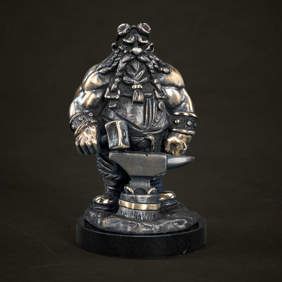 Статуэтка «Koval» ("Кузнец) в брендированной упаковке и с сертификатом подлинности