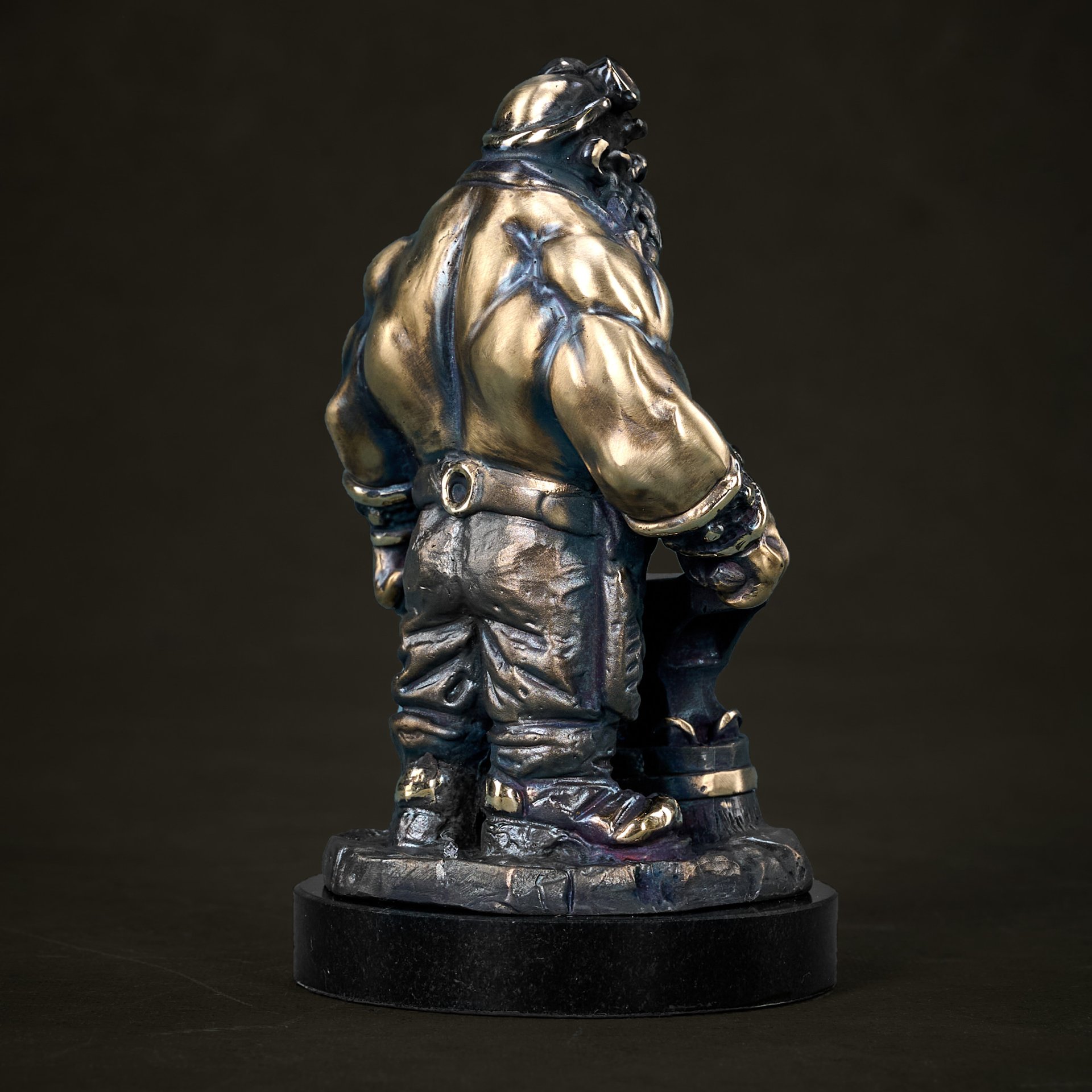 Статуэтка «Koval» ("Кузнец) в брендированной упаковке и с сертификатом подлинности