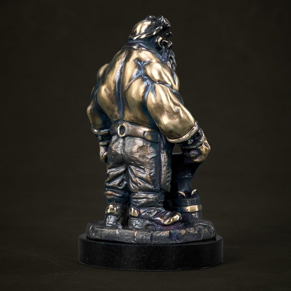 Статуэтка «Koval» ("Кузнец) в брендированной упаковке и с сертификатом подлинности