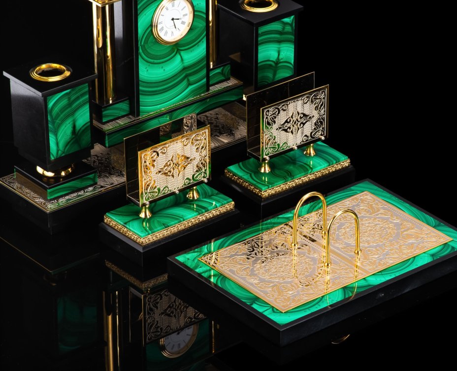 Письменный набор "Тигр" (6 предметов) в подарочной упаковке, малахит, бронза, долерит, металл, золочение, травление, Златоуст, Российская Федерация, 2025 г.