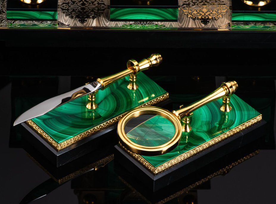 Письменный набор "Тигр" (6 предметов) в подарочной упаковке, малахит, бронза, долерит, металл, золочение, травление, Златоуст, Российская Федерация, 2025 г.