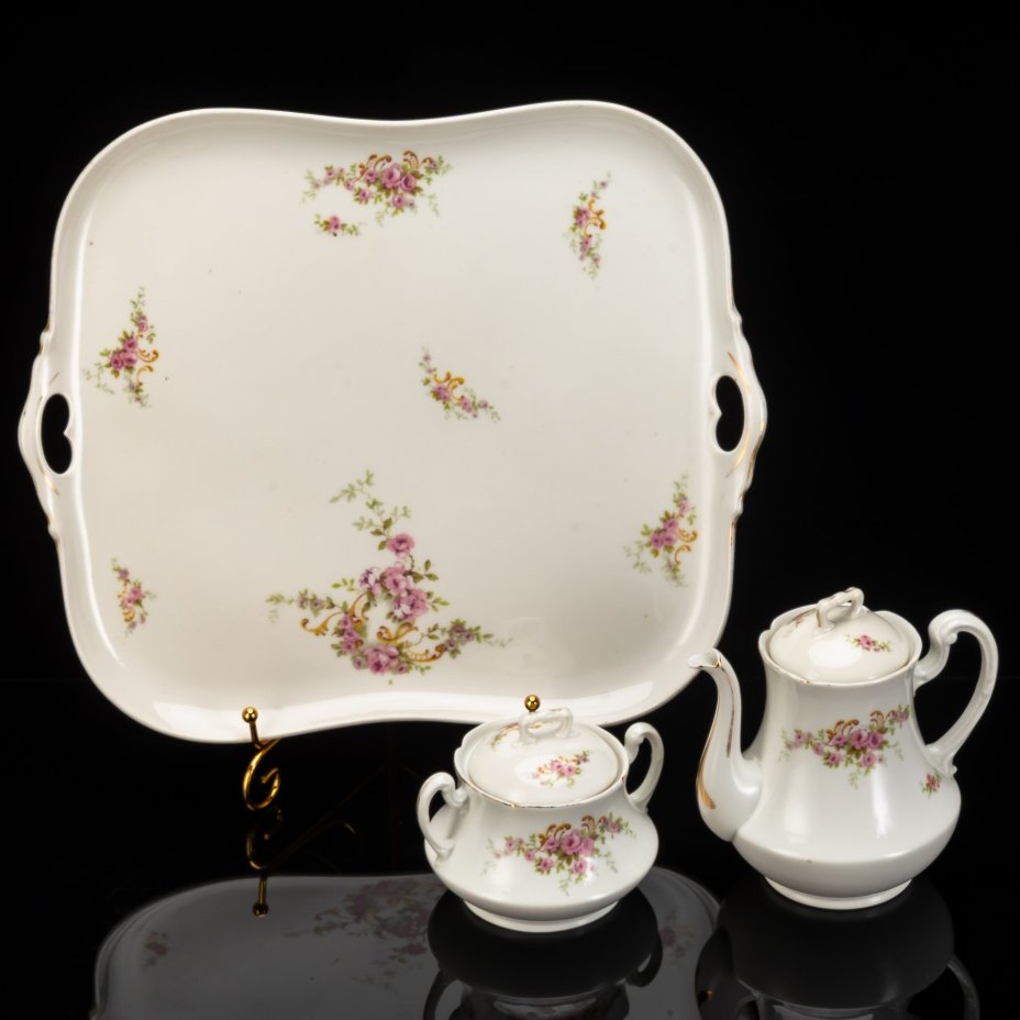 Набор для подачи чая/кофе (чайник, сахарница, поднос), украшенный цветочным декором, Jean Boyer Limoges, фарфор, деколь, золлчение, Франция, 1919-1930 гг.