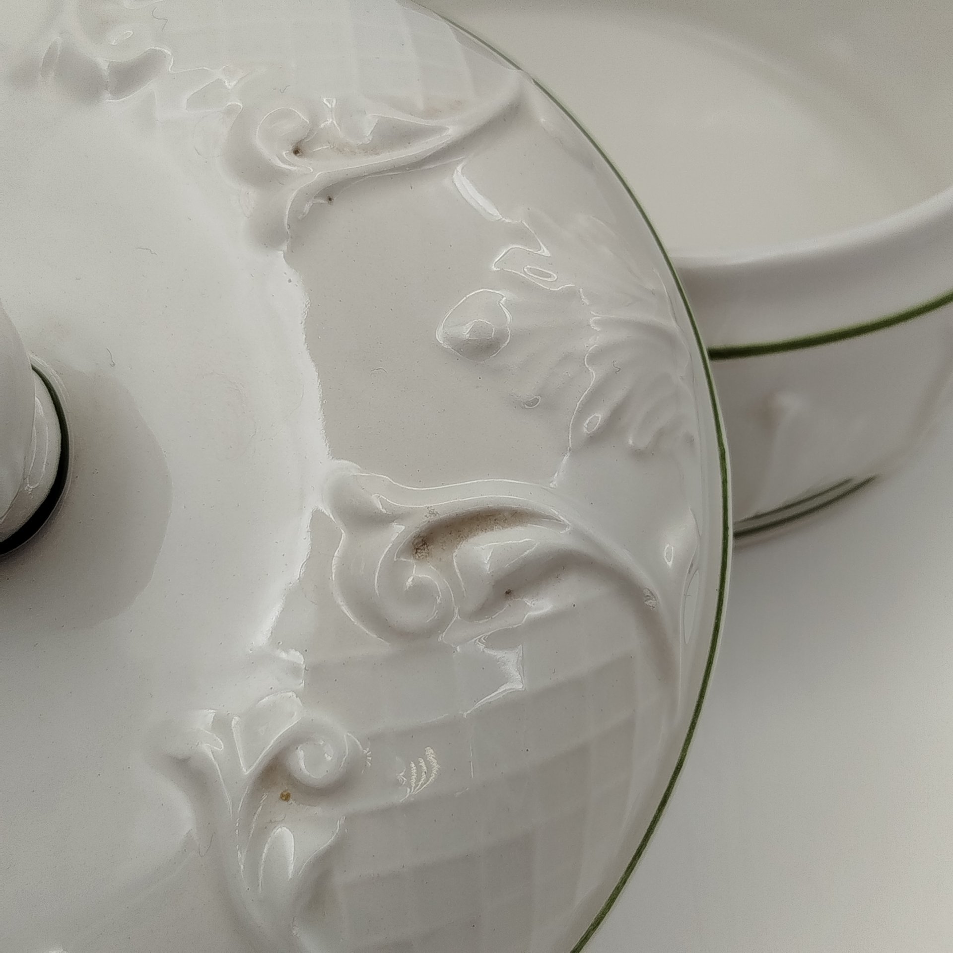 Бонбоньерка с рельефным декором, фаянс, Италия, 1960-1980 гг.