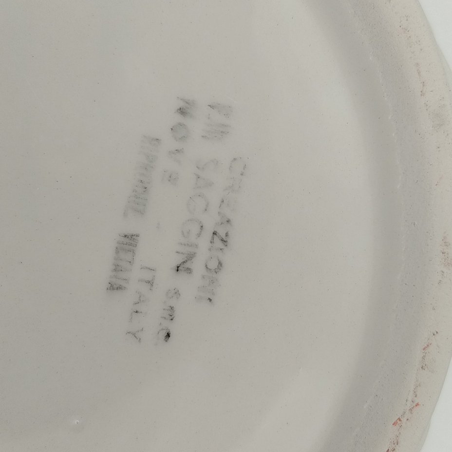 Бонбоньерка с рельефным декором