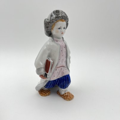 Статуэтка "Филиппок", скульптор А.Ф. Пахомов, фарфор, роспись, Ленинградский фарфоровый завод (ЛФЗ), СССР, 1960-1970 гг.