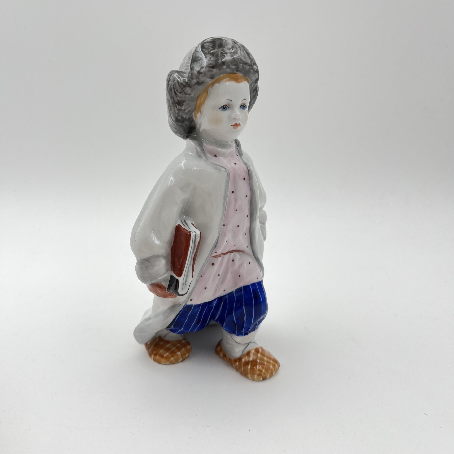 Статуэтка "Филиппок", скульптор А.Ф. Пахомов, фарфор, роспись, Ленинградский фарфоровый завод (ЛФЗ), СССР, 1960-1970 гг.