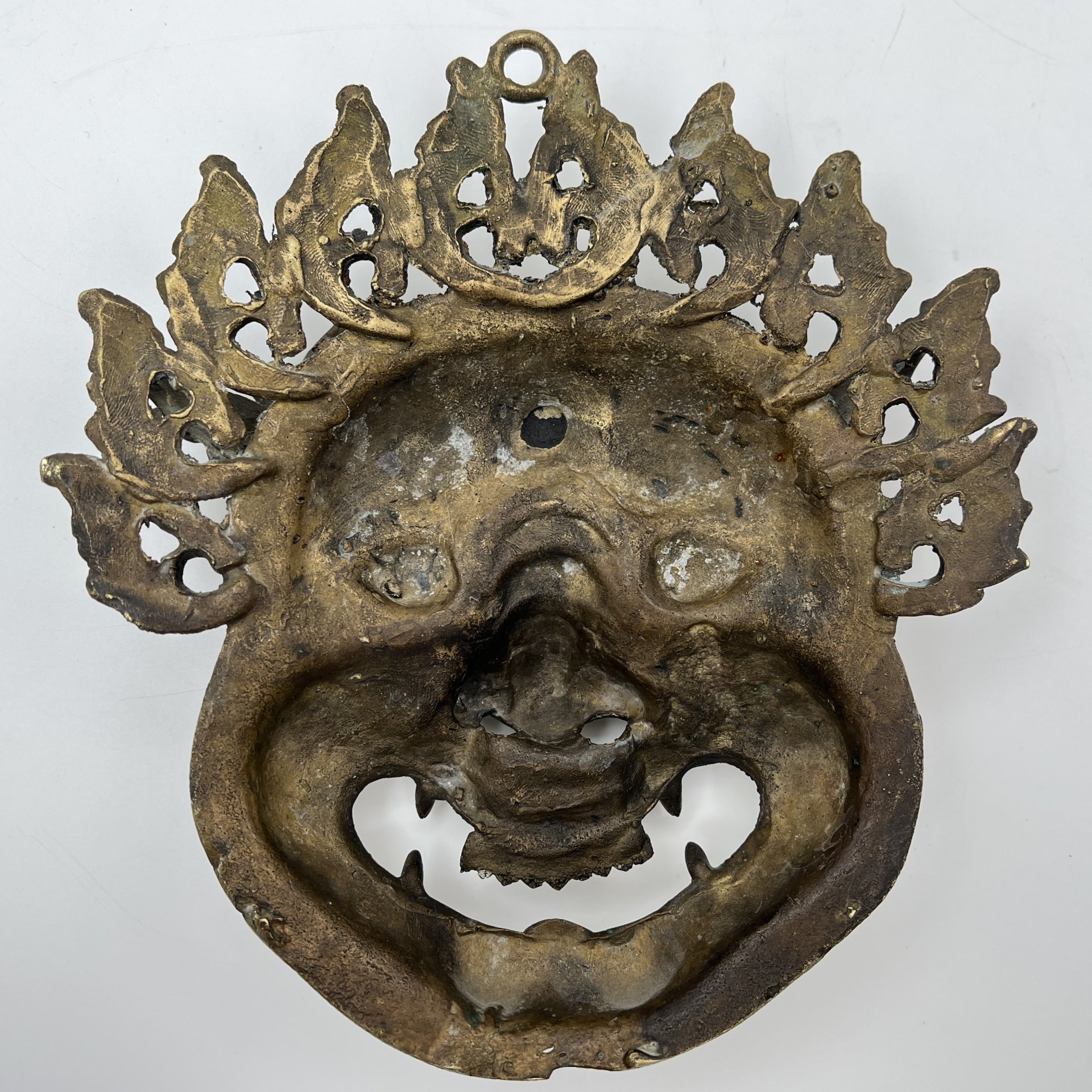 Настенный декор-маска "Махакала" (божество в буддизме, охранник и защитник учения Будды), металл, литье, Азия, 1970-1990 гг.