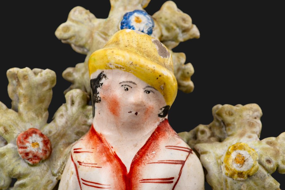 Статуэтка "Садовник в желтой шляпе", Staffordshire (Стаффордшир)