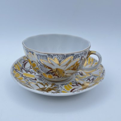Пара чайная "Золотые ромашки", автор росписи Л.И. Григорьева, форма "Тюльпан", фарфор, деколь, золочение, Ленинградский фарфоровый завод (ЛФЗ), СССР, 1970-1986 гг.