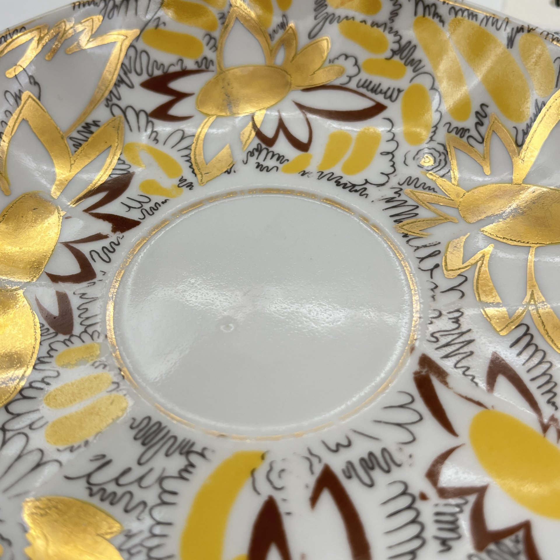 Пара чайная "Золотые ромашки", автор росписи Л.И. Григорьева, форма "Тюльпан", фарфор, деколь, золочение, Ленинградский фарфоровый завод (ЛФЗ), СССР, 1970-1986 гг.