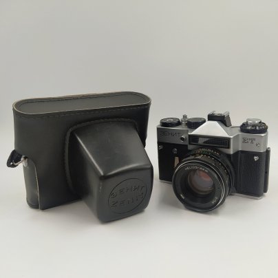 Фотоаппарат "Зенит-ЕТ" c объективом "Гелиос-44" в оригинальном кофре, Белорусское оптико-механическое объединение (БелОМО)