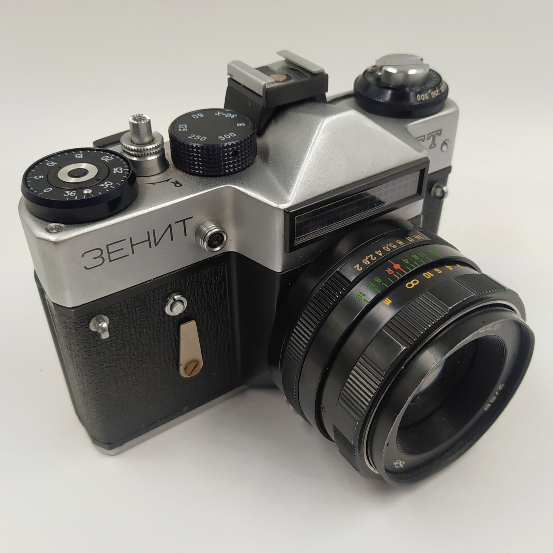 Фотоаппарат "Зенит-ЕТ" c объективом "Гелиос-44" в оригинальном кофре, Белорусское оптико-механическое объединение (БелОМО)