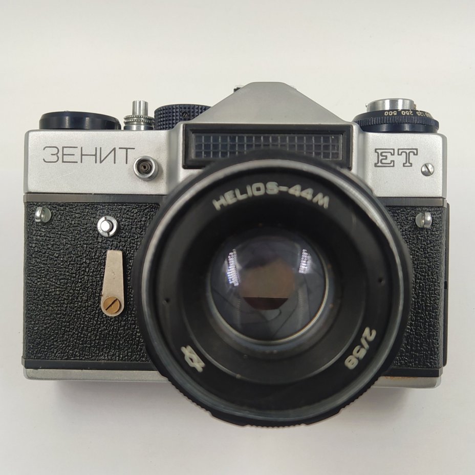 Фотоаппарат "Зенит-ЕТ" c объективом "Гелиос-44" в оригинальном кофре, Белорусское оптико-механическое объединение (БелОМО)