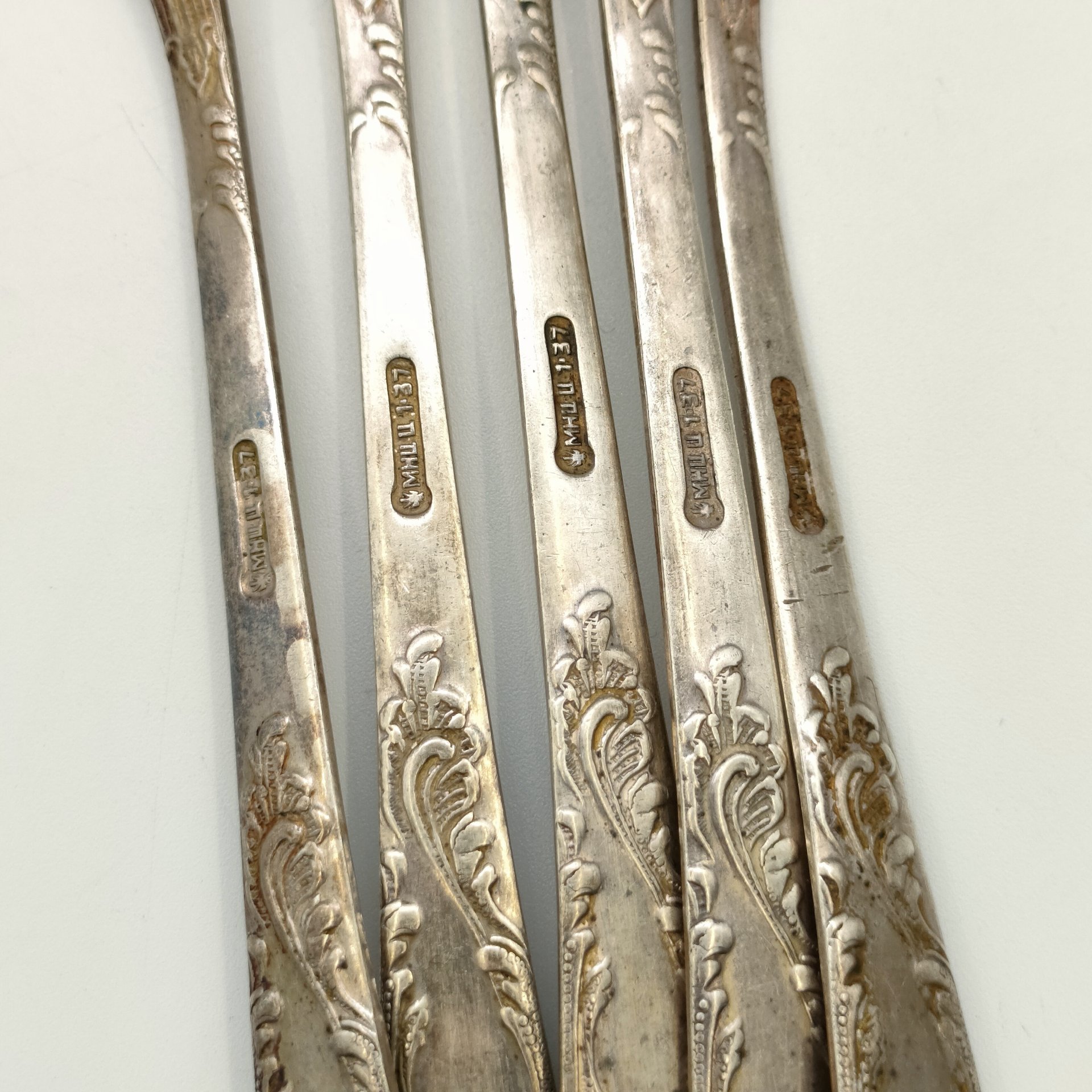 Набор из 5-ти столовых вилок с растительным декором, мНЦ (медь-никель-цинк), Комбинат бытовых металлических изделий (БМИ), г. Эчмиадзин, СССР, 1971-1981 гг.