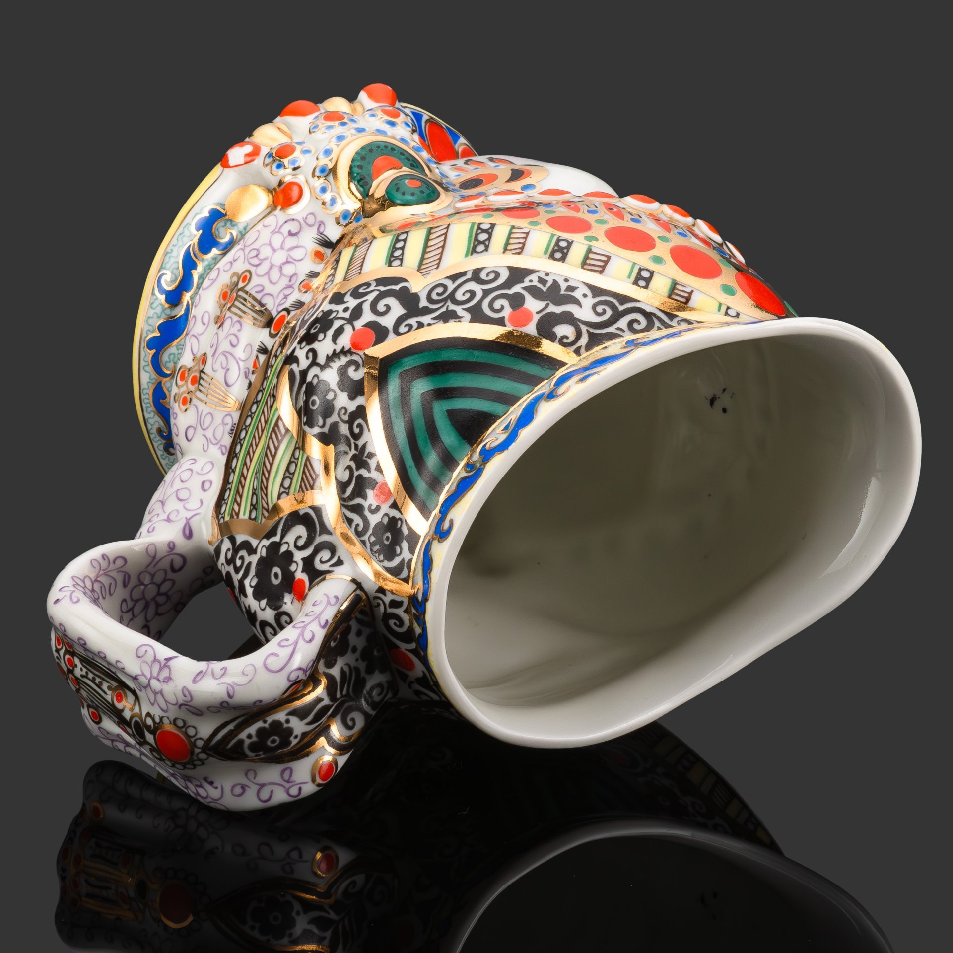 Кружка декоративная "Молоко", скульптор Данько Н.Я., художник Воробьевский А.В., фарфор, роспись, золочение, Ленинградский фарфоровый завод (ЛФЗ), СССР, 1960-1970 гг.