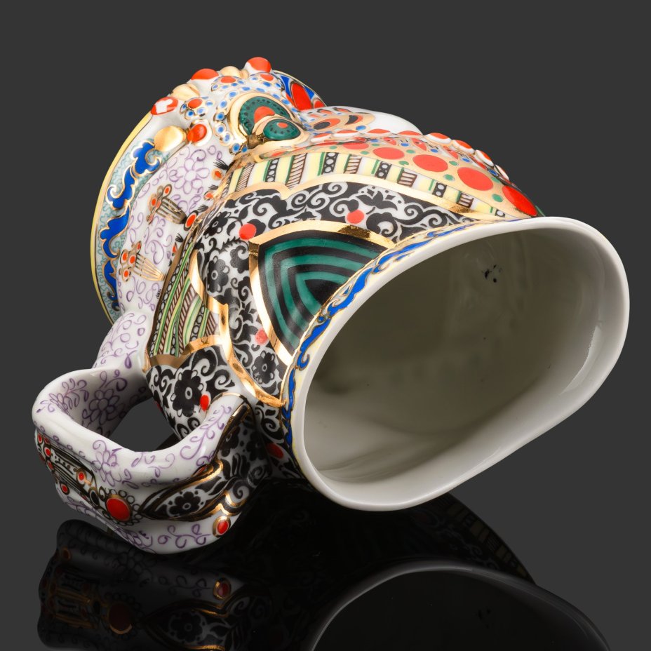 Кружка декоративная "Молоко", скульптор Данько Н.Я., художник Воробьевский А.В., фарфор, роспись, золочение, Ленинградский фарфоровый завод (ЛФЗ), СССР, 1960-1970 гг.