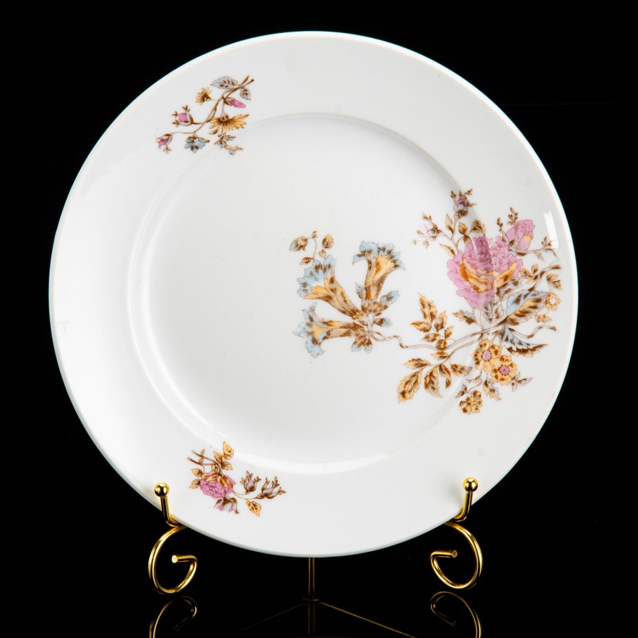 Тарелка обеденная с цветочным декором