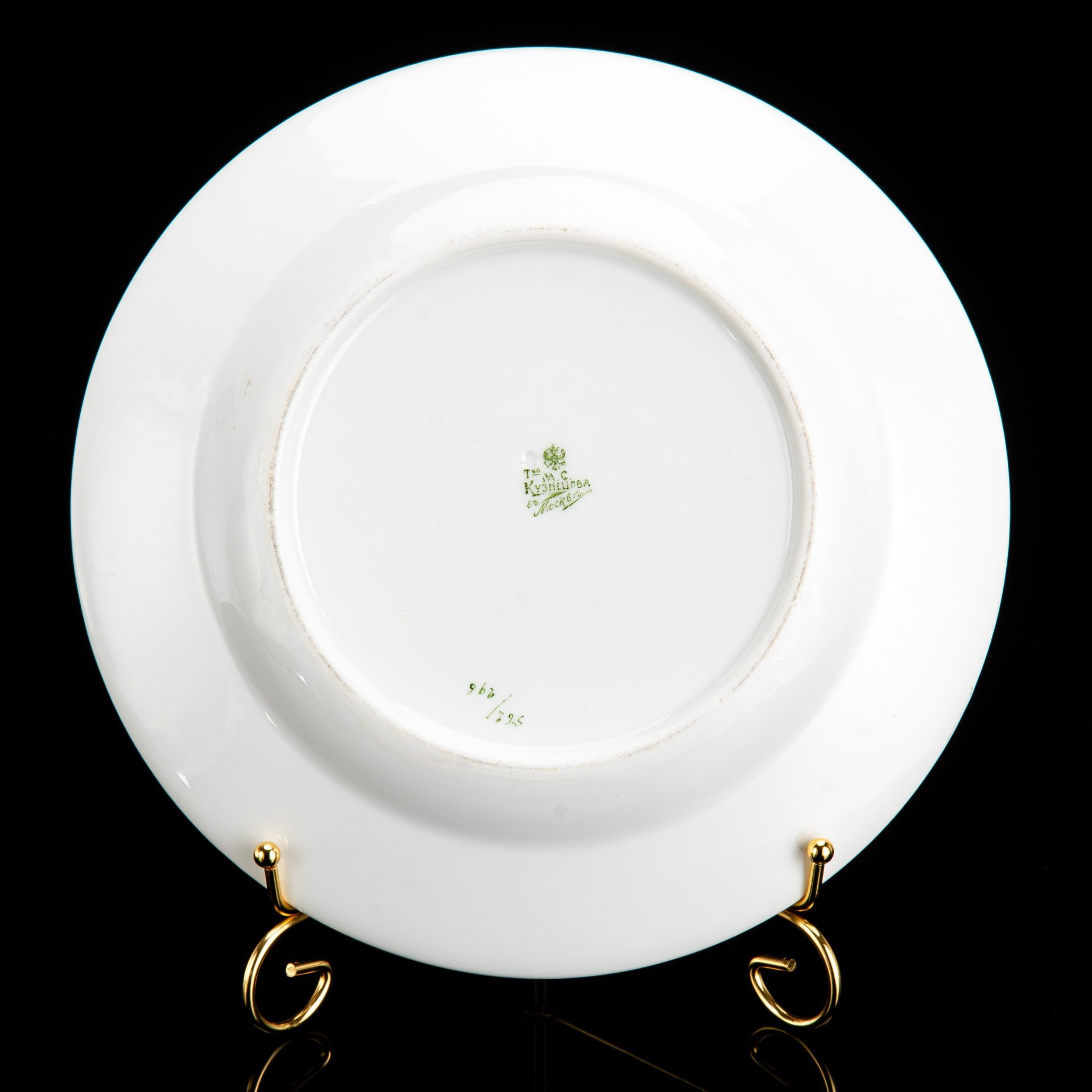 Тарелка обеденная с цветочным декором