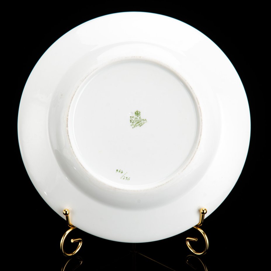 Тарелка обеденная с цветочным декором