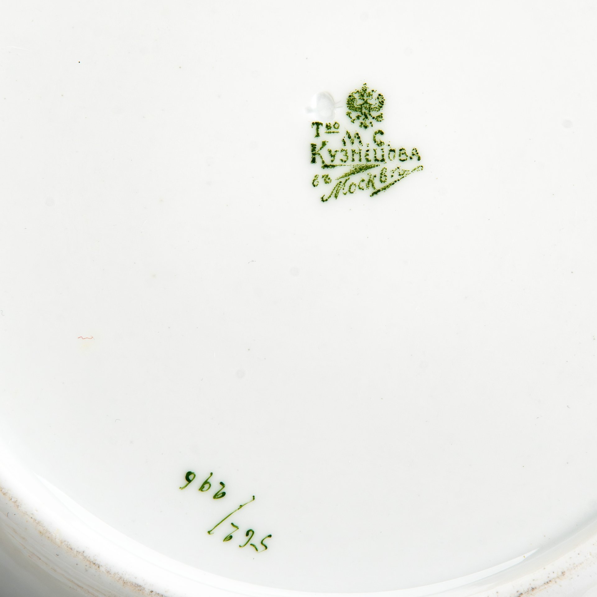 Тарелка обеденная с цветочным декором