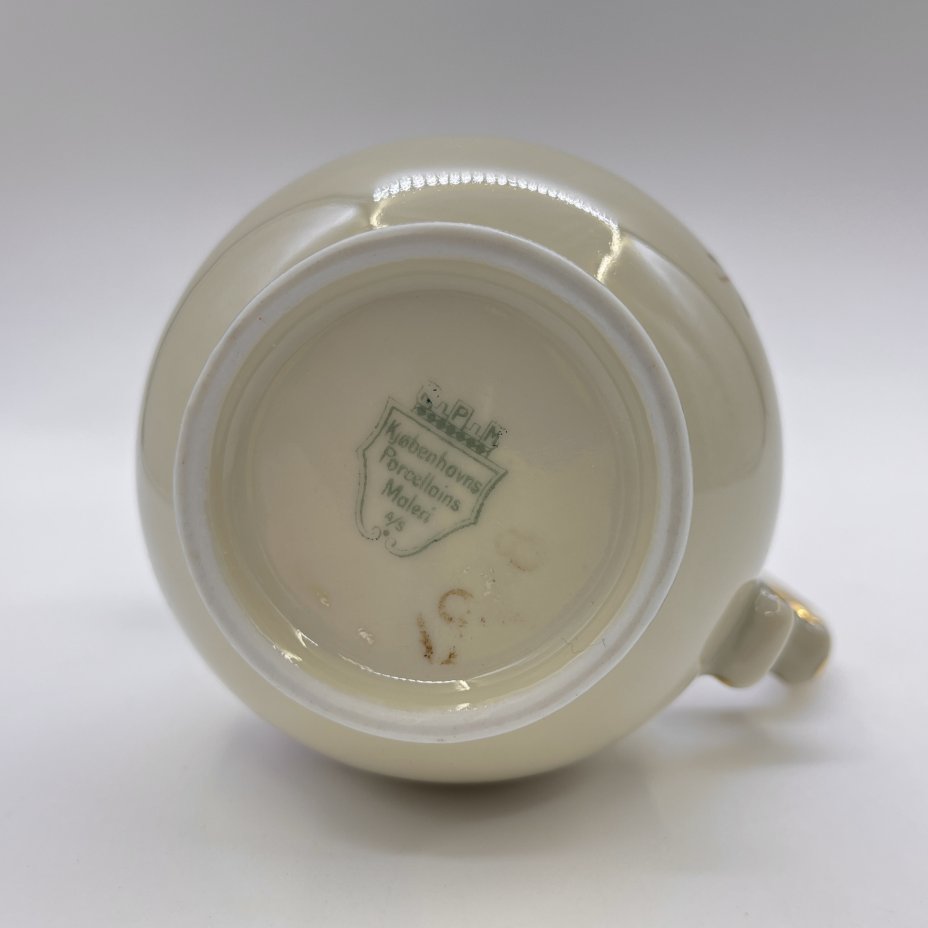 Молочник с изображением цветущей ветви, Kjøbenhavns Porcellains Maleri (KPM)