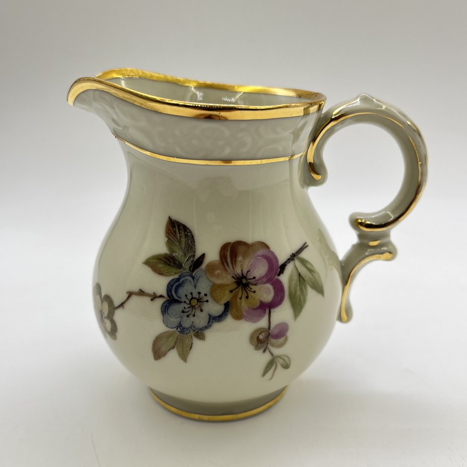 Молочник с изображением цветущей ветви, Kjøbenhavns Porcellains Maleri (KPM)
