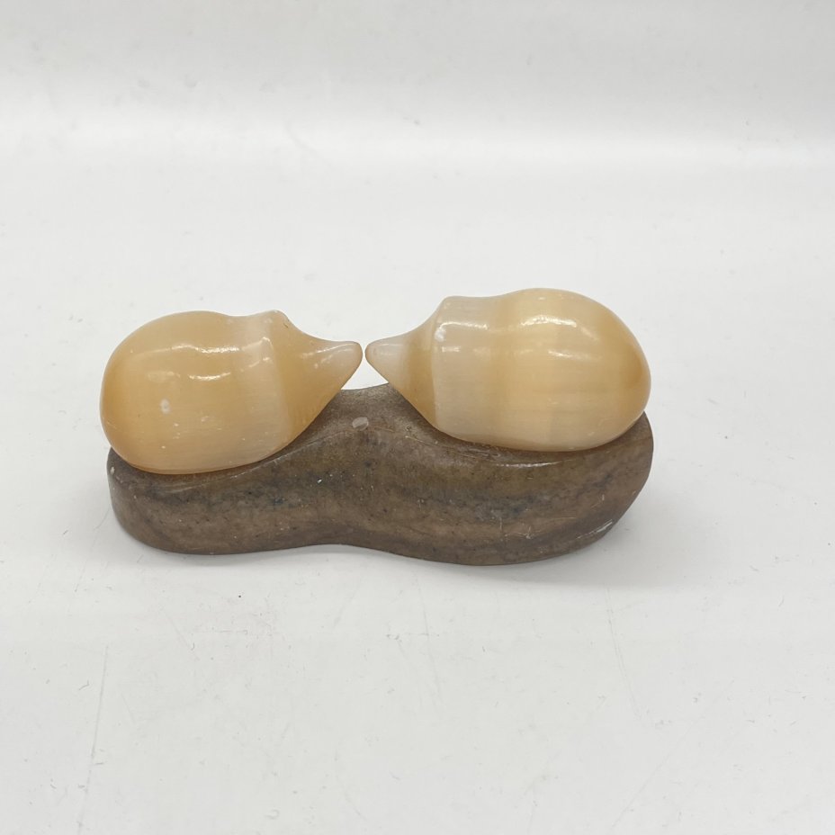 Статуэтка "Два ежика" на подставке, натуральный камень, Азия, 2000-2010 гг.