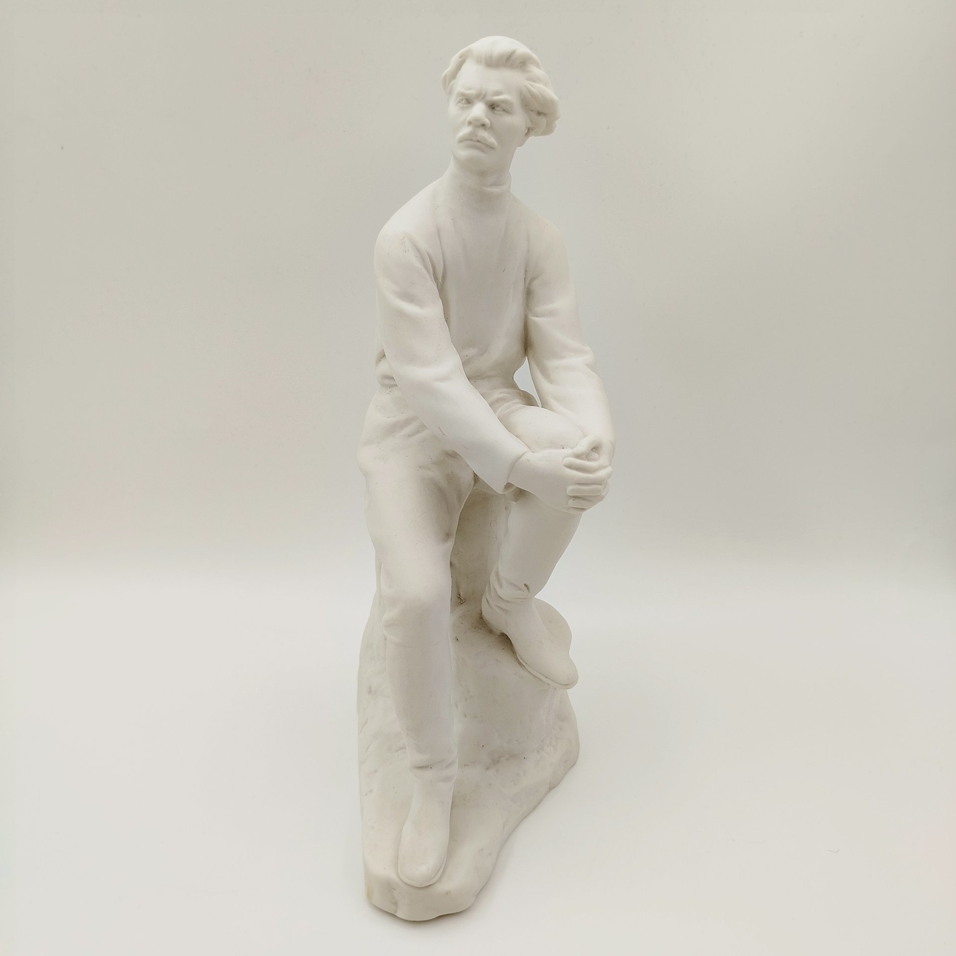 Статуэтка "Максим Горький", автор В.Г. Стамов, фарфор, бисквит, Ленинградский фарфоровый завод (ЛФЗ), СССР, 1950-1960 гг.