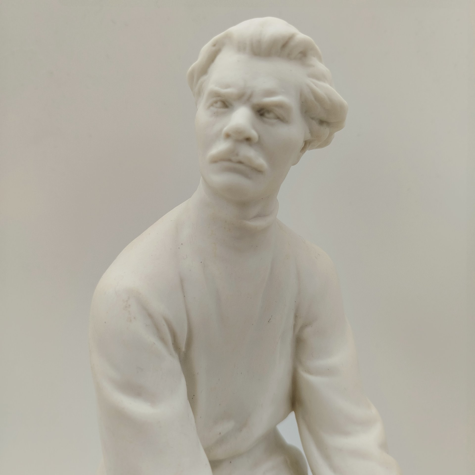 Статуэтка "Максим Горький", автор В.Г. Стамов, фарфор, бисквит, Ленинградский фарфоровый завод (ЛФЗ), СССР, 1950-1960 гг.