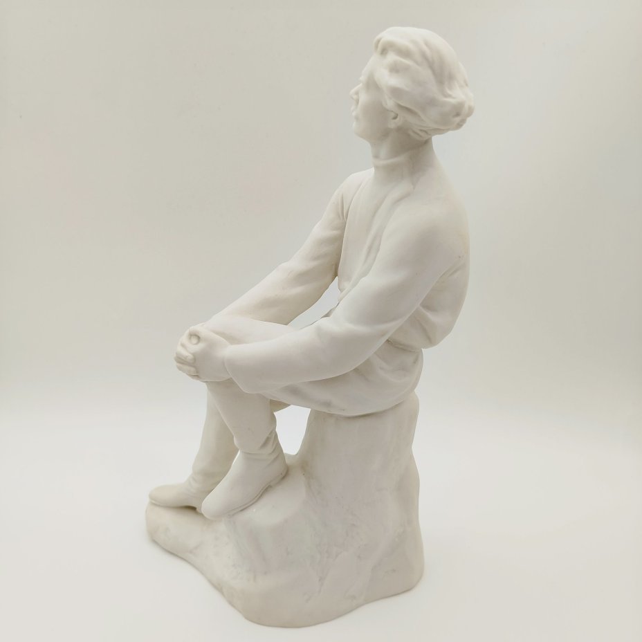 Статуэтка "Максим Горький", автор В.Г. Стамов, Ленинградский фарфоровый завод (ЛФЗ)
