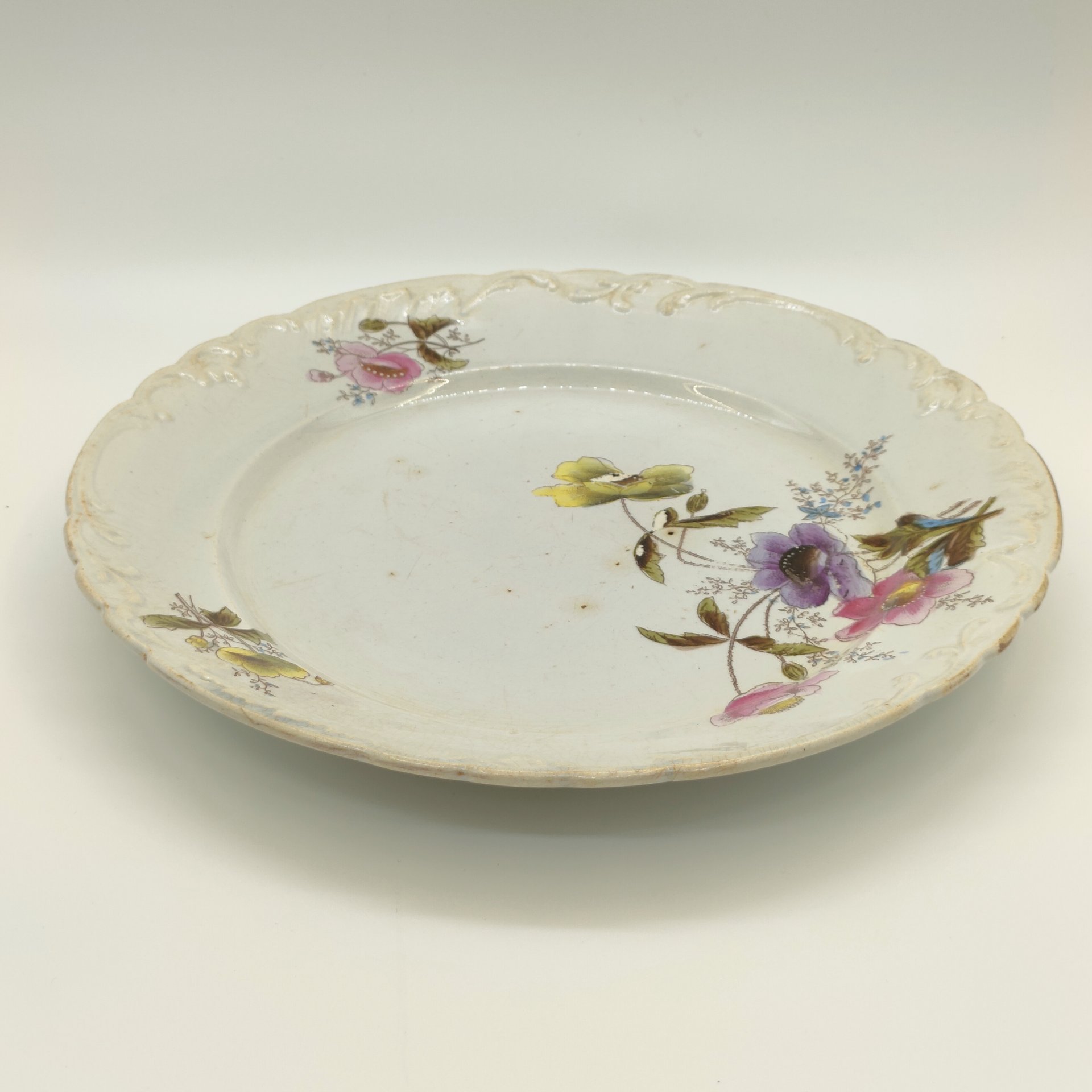 Тарелка обеденная с цветочным декором,  Leopold Czamanski & Co, Wloclawek N.W.F.F. (Новая Влоцлавская Фабрика Фаянса Леопольда Чаманского), фаянс, деколь c подрисовкой, Польша, 1891-1923 гг.