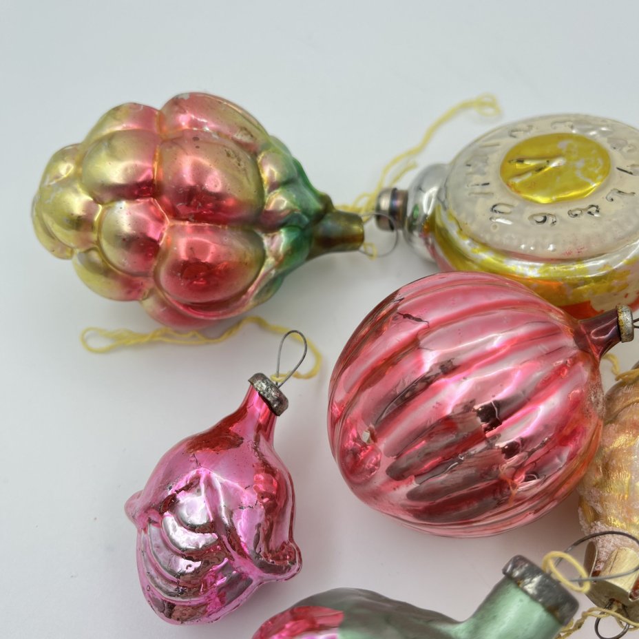 Набор из 13-ти подвесных ёлочных игрушек различных форм в подборе