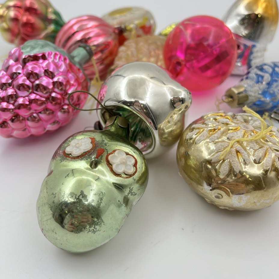 Набор из 13-ти подвесных ёлочных игрушек различных форм в подборе