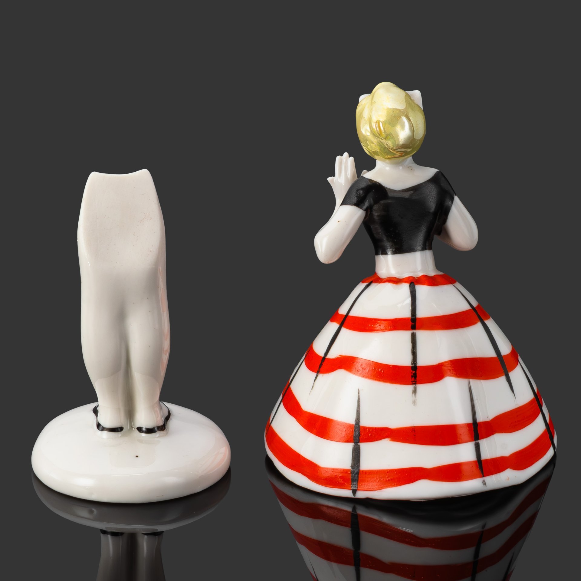 Статуэтка "Сплетница" из скульптурной группы "Разговор",  авторы А.В. Дегтярев и Л.Н. Сморгон, фарфор, роспись, Ленинградский завод фарфоровых изделий (ЛЗФИ), СССР, 1956-1967 гг.