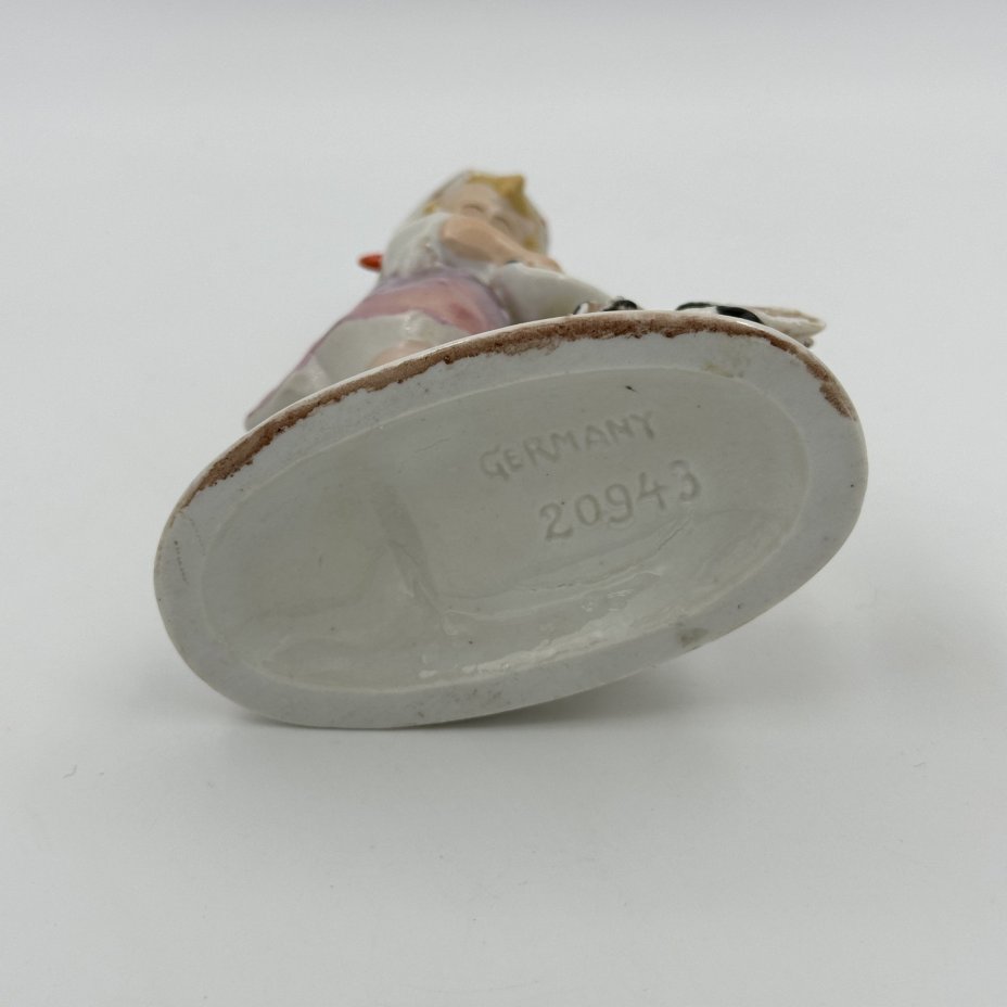 Статуэтка "Юная дрессировщица" (Девочка с собачками")