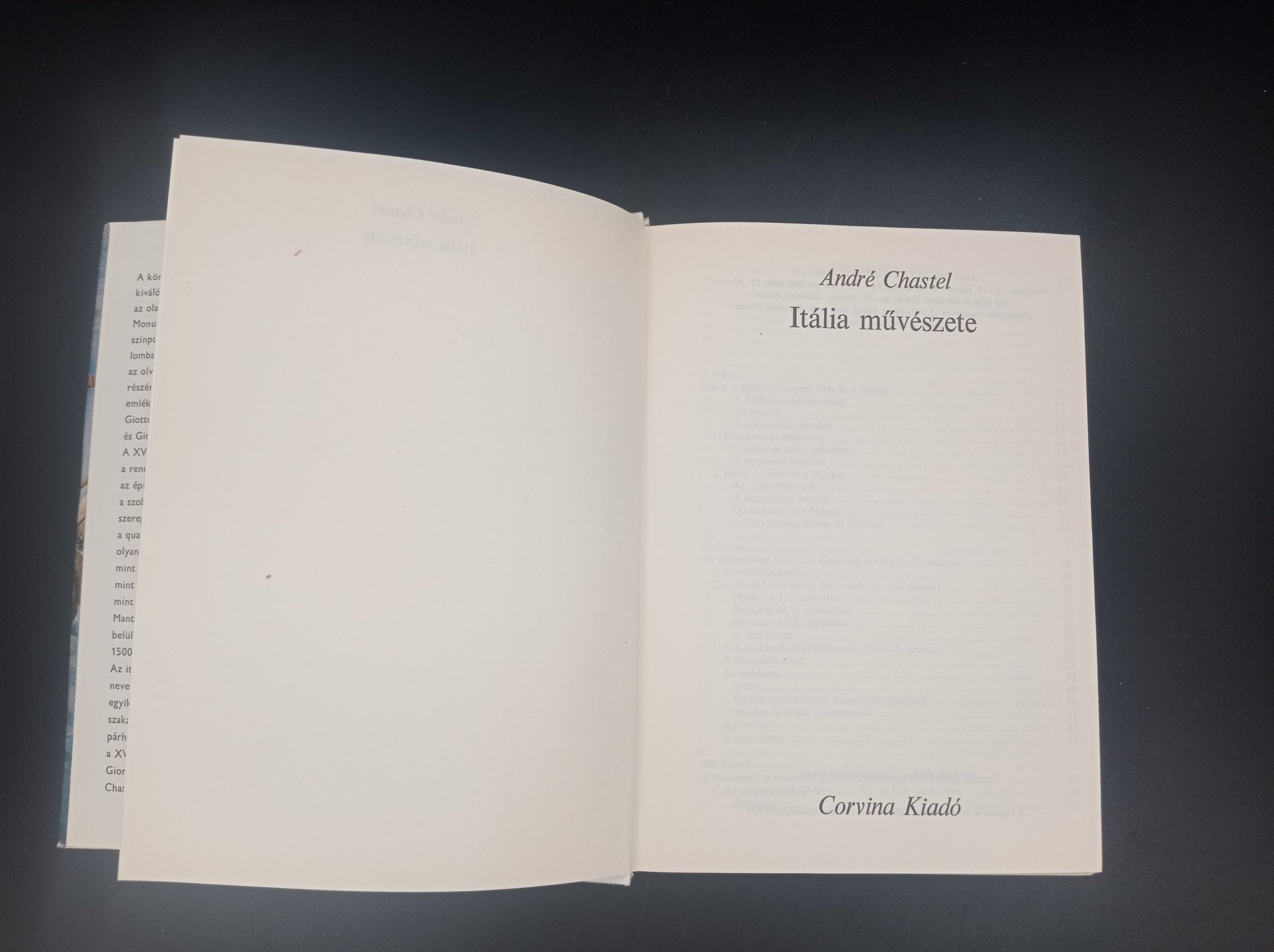 Книга  Андре Шастеля "Italia muveszete" ("Итальянское искусство"), Издательство «Corvina (Корвина)»