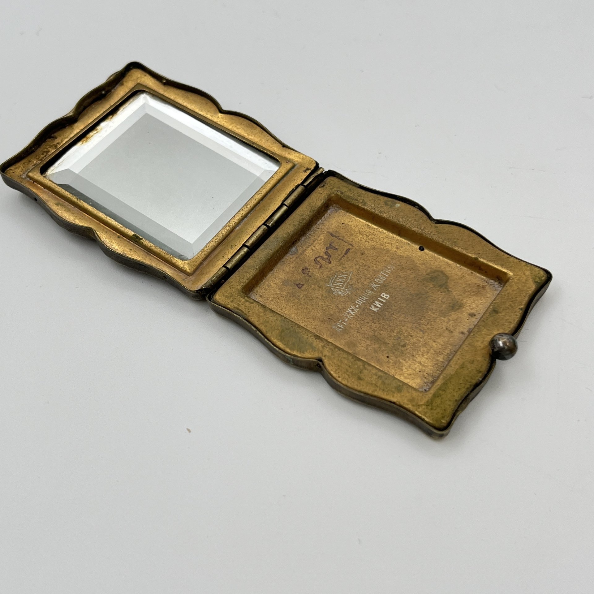 Пудреница "Бабочка", Артель 30-летия Октября