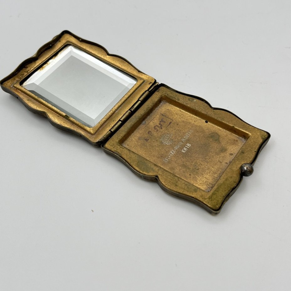 Пудреница "Бабочка", Артель 30-летия Октября