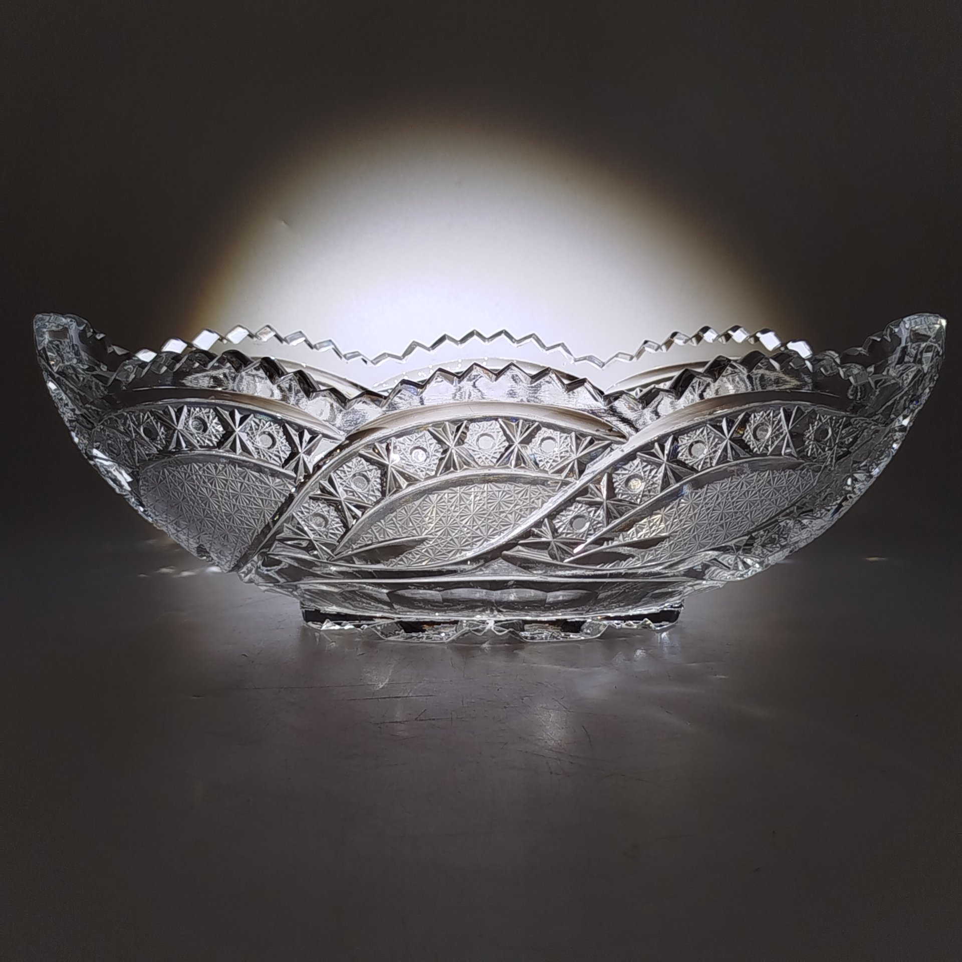 Конфетница (ваза) в форме ладьи с резным декором, хрусталь, алмазная грань, СССР, 1970-1990 гг.